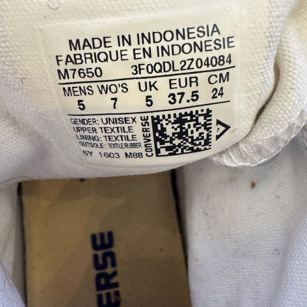 Chuck Taylor All Star Canvas UNISEX HIGH TOP SHOES. W7. See below - Picture 3 of 9